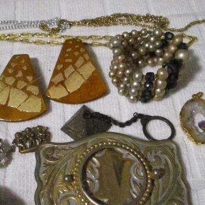 Lot 235 - Costume Jewelry - Variety