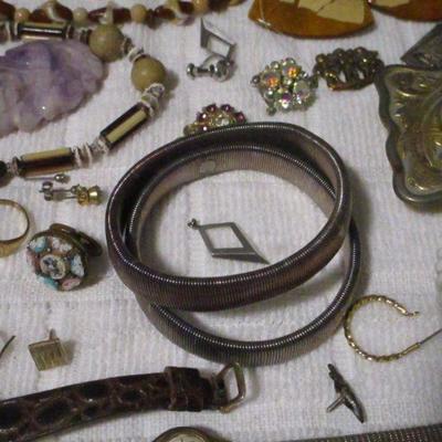 Lot 235 - Costume Jewelry - Variety