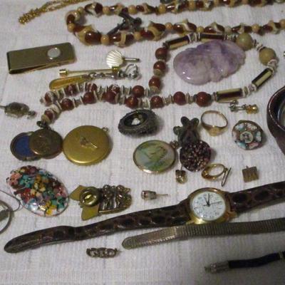 Lot 235 - Costume Jewelry - Variety