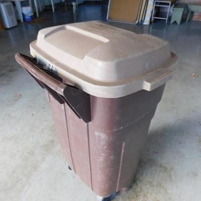 Rubbermaid Rolling Trash Can