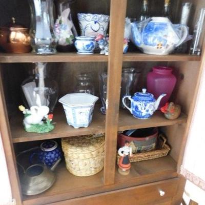 Cabinet Contents of Home Decor Items