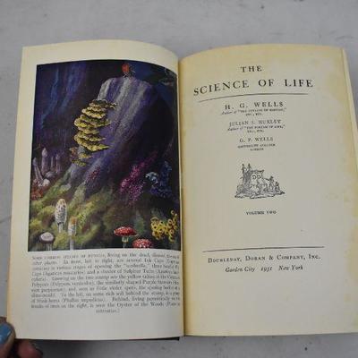The Science of Life, Hardcover Book by HG Wells. Volume 2 Vintage 1931