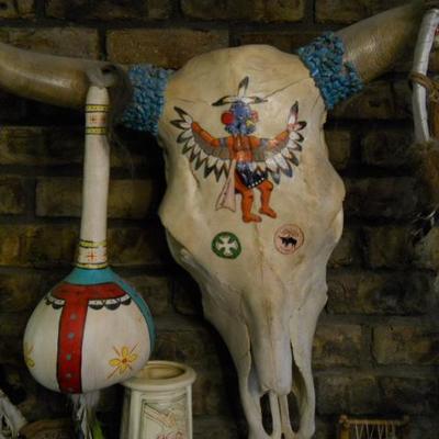 NATIVE AMERICAN INDIAN COLLECTION
* Navaho silver concha hat band and sterling native American jewelry circ. 1960-1980
* Blankets and...
