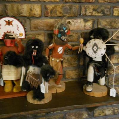 NATIVE AMERICAN INDIAN COLLECTION
* Navaho silver concha hat band and sterling native American jewelry circ. 1960-1980
* Blankets and...