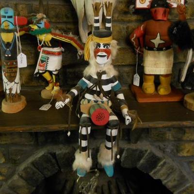 NATIVE AMERICAN INDIAN COLLECTION
* Navaho silver concha hat band and sterling native American jewelry circ. 1960-1980
* Blankets and...