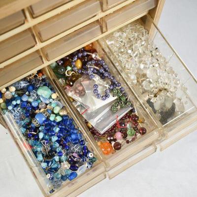 Lot 41- Jewelry Fixings Storage Box