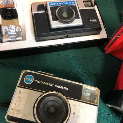 Lot #100 Vintage Polaroid and instamatic Camera 