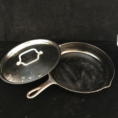 Lot 10 - Chefs Never Burn with Lodge Cast Iron and More