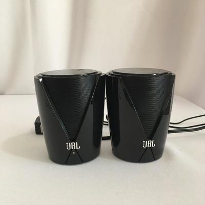 Lot 28 - iPod & JBL Speakers