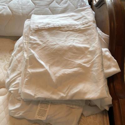 Lot 119- Queen Linens