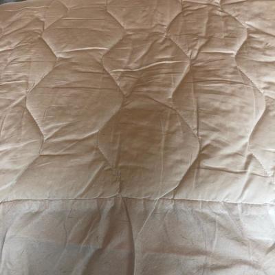 Lot 119- Queen Linens