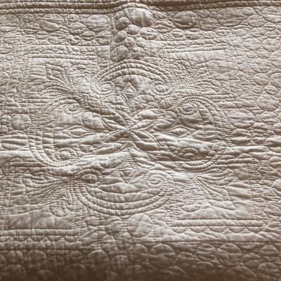 Lot 119- Queen Linens