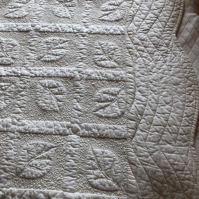 Lot 119- Queen Linens
