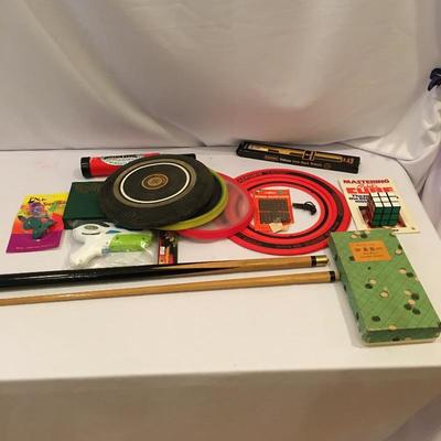 Lot 123 - Toys & Games