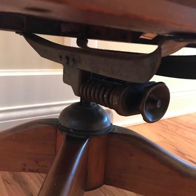 Lot 160 - Vintage Johnson Co Courthouse Chair and Desk Lamp