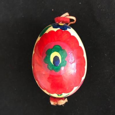 Lot 182 - Chippendale Bowl with Decorative Eggs