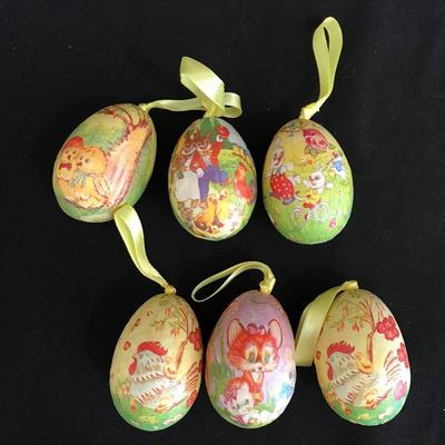 Lot 182 - Chippendale Bowl with Decorative Eggs