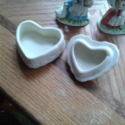 Figurines and jewelry box 