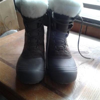Women's Columbia boots size 7.