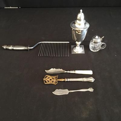 Lot 203 - Sterling Service Pieces