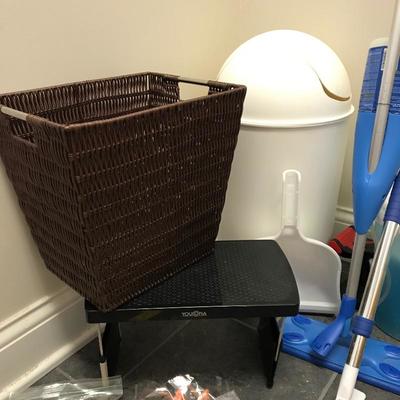 Lot 207 -   Useful Household Items