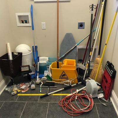 Lot 207 -   Useful Household Items