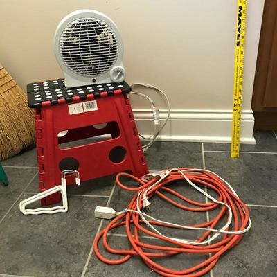 Lot 207 -   Useful Household Items