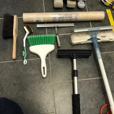 Lot 207 -   Useful Household Items