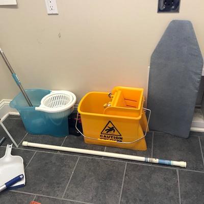 Lot 207 -   Useful Household Items