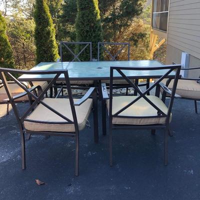 Lot 213- Metal Patio Set