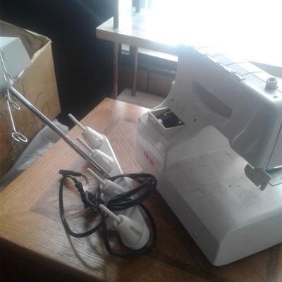 Small sewing machine 