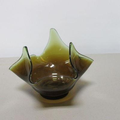 Lot 21 - Decorative Art Glass - Candy Dish 