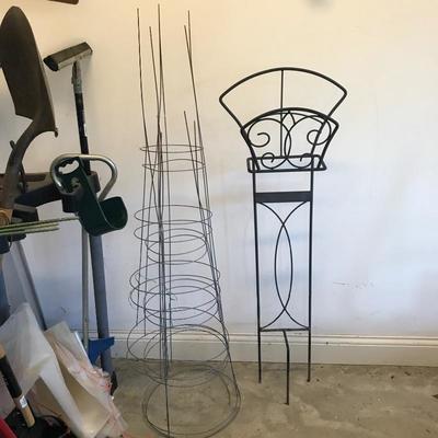 Lot 224 - Garden Tools with Stand