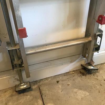 Lot 225 - Extension And Step Ladder