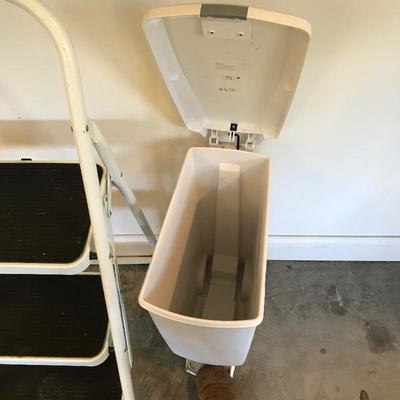 Lot 231 - White SimpleHuman Trash Bin and Step Ladder