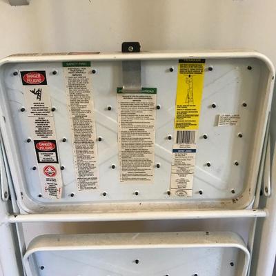 Lot 231 - White SimpleHuman Trash Bin and Step Ladder