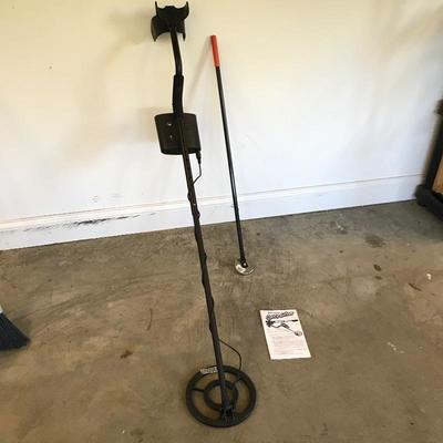 Lot 234 - Bounty Hunter Metal Detector and Heavy Duty Magnetic Pick-Up Tool