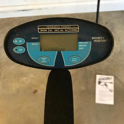 Lot 234 - Bounty Hunter Metal Detector and Heavy Duty Magnetic Pick-Up Tool