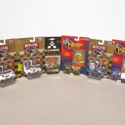 Lot 17 - NASCAR Legends Winners Circle Die Cast Cars