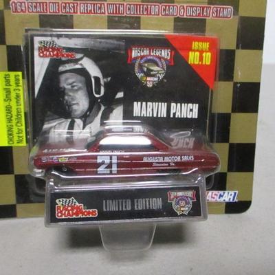 Lot 18 - NASCAR Die Cast Sports Cars 