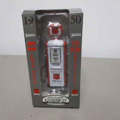  Lot 19 - Gearbox 1950 Phillips 66 Gas Pump Replica Coin Bank Die Cast Model Car Toy 
