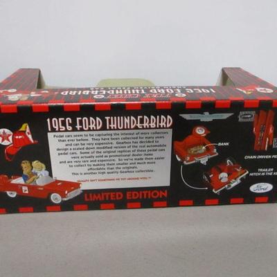 Lot 22 - Gearbox Texaco Limited Edition 1956 Ford Thunderbird Fire Chief Red