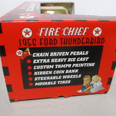 Lot 22 - Gearbox Texaco Limited Edition 1956 Ford Thunderbird Fire Chief Red