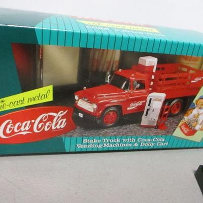 Lot 39 - Coca-Cola Die Cast Metal Truck With Vending Machines