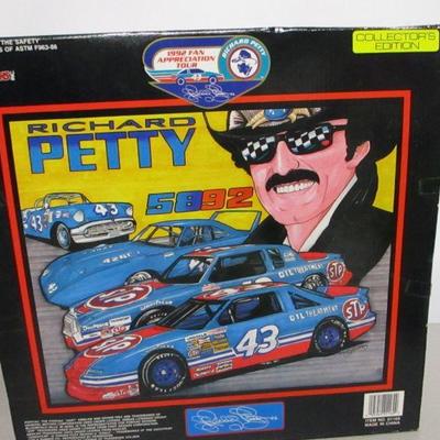 Lot 47 - NASCAR Die Cast Car Collectibles 