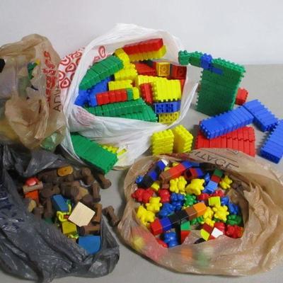 Lot 50 - Plastic Building Blocks & Wooden Toys