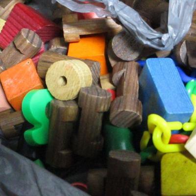 Lot 50 - Plastic Building Blocks & Wooden Toys