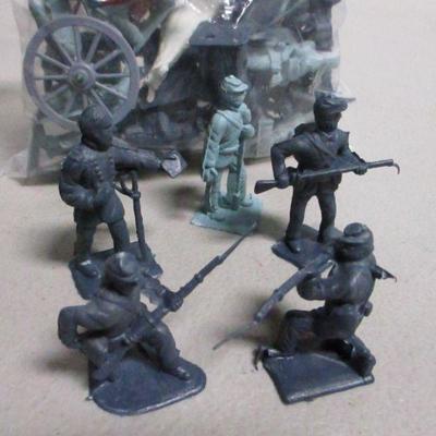 Lot 53 - Civil War Toy Soldiers Plastic & Marx Soliders WWII