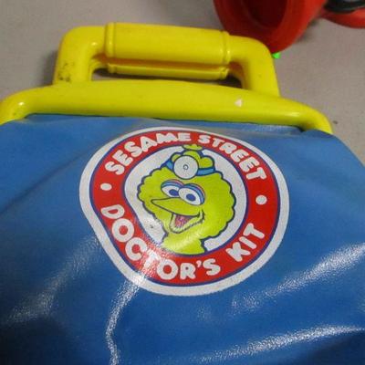 Lot 63 - Sesame Street Doctor's Kit - Bath Tub Clown Fireman Spout