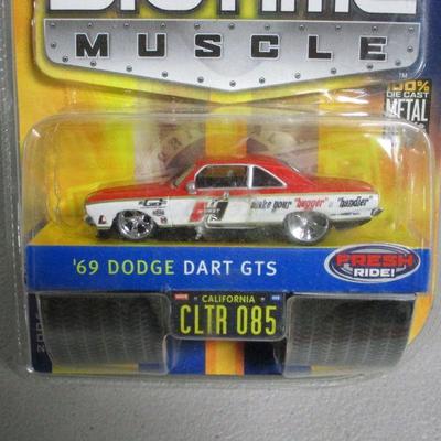 Lot 82 - Johnny Lightning - Muscle Machines Die Cast Cars